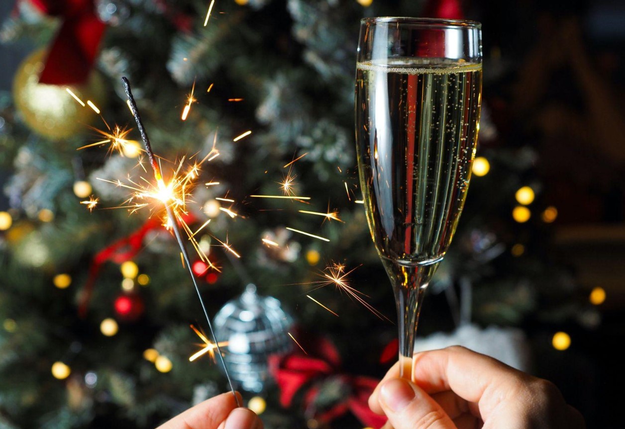 Christmas Clearance: Find Your Perfect White Garland